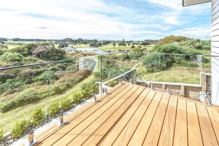 Photo of property in 34 Golf Vue Place, Castlecliff, Whanganui, 4501