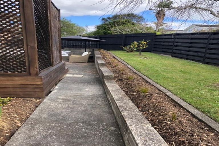 Photo of property in 31 Advene Road, Cockle Bay, Auckland, 2014