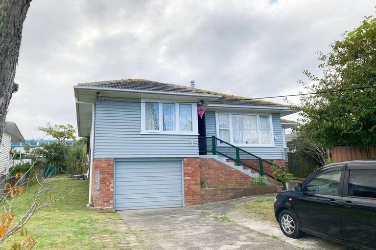 Photo of property in 66 Roberts Road, Te Atatu South, Auckland, 0610