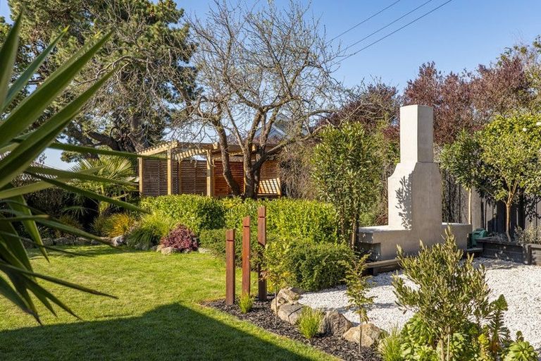 Photo of property in 87 Saint Andrews Hill Road, Mount Pleasant, Christchurch, 8081