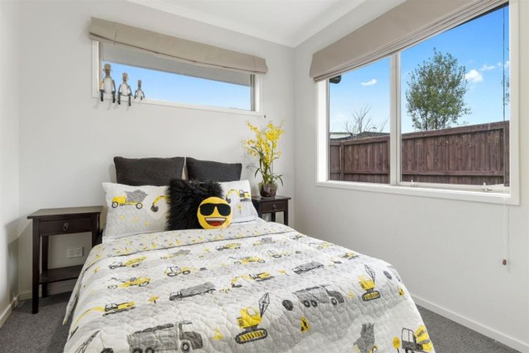 Photo of property in 36 Shillingford Boulevard, Rolleston, 7615