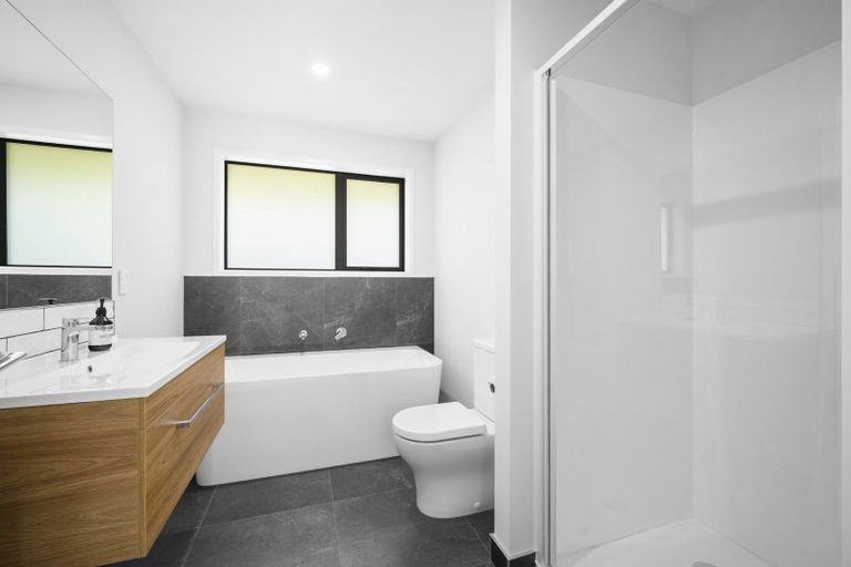 Photo of property in 10b Gradwell Place, Two Mile Bay, Taupo, 3330