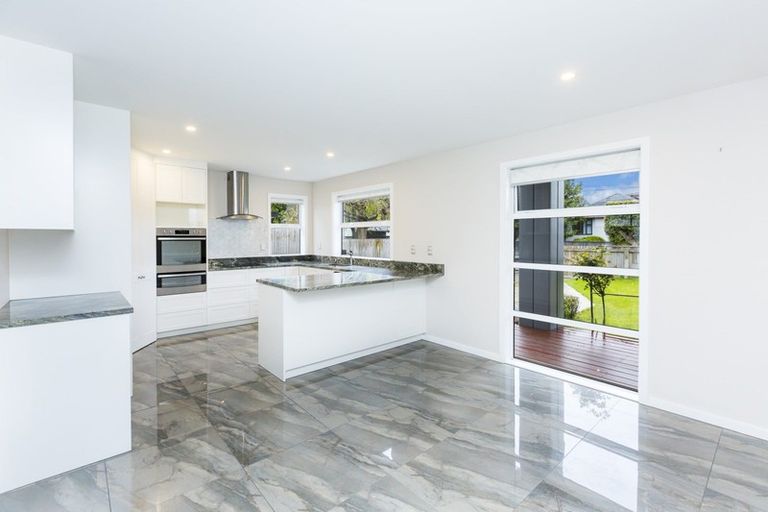 Photo of property in 18 Robertson Street, Elderslea, Upper Hutt, 5018