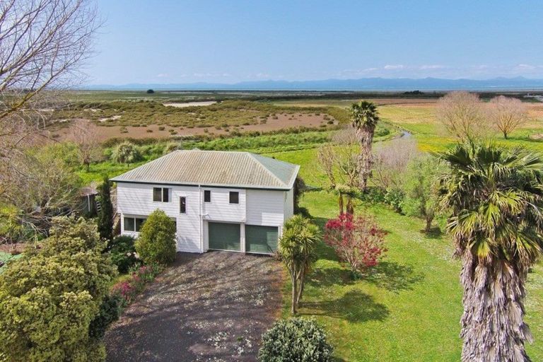 Photo of property in 896a Miranda Road, Pukorokoro / Miranda, Miranda, 2473