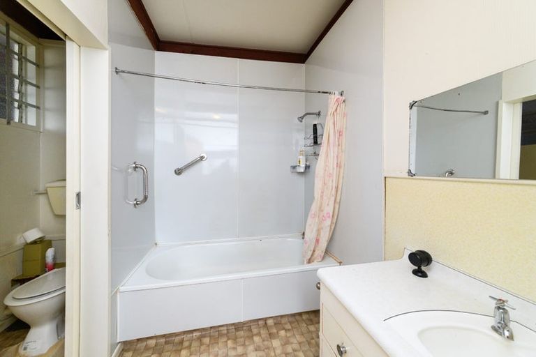 Photo of property in 6a Westhaven Grove, Takaro, Palmerston North, 4412