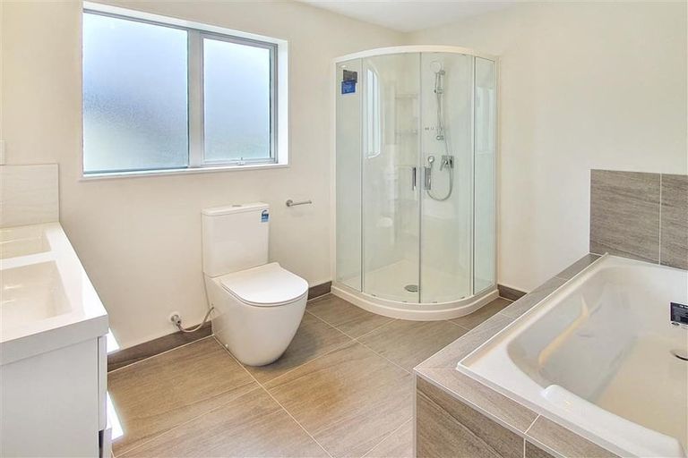 Photo of property in 38b West Harbour Drive, West Harbour, Auckland, 0618