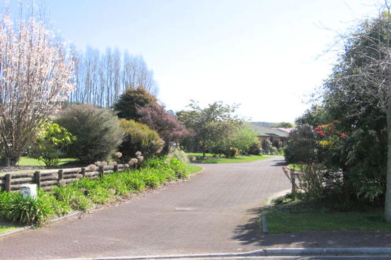 Photo of property in 15 Barraud Place, Pukehangi, Rotorua, 3015