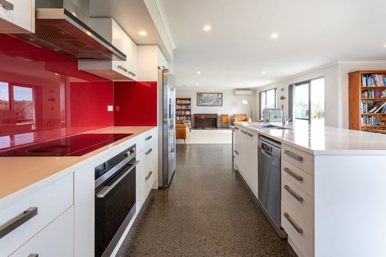 Photo of property in 103 Mcleod Road, South Head, Helensville, 0874