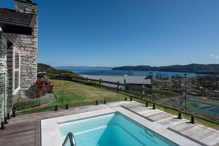 Photo of property in 18 Peregrine Place, Kinloch, Taupo, 3377