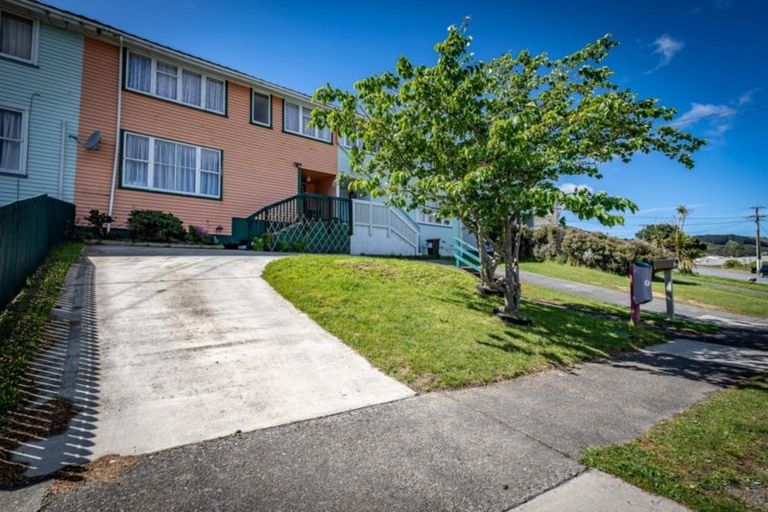 Photo of property in 25 Roberts Street, Tawa, Wellington, 5028