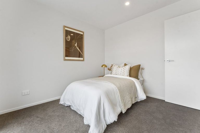 Photo of property in 2 Manatika Road, Karaka, Papakura, 2124