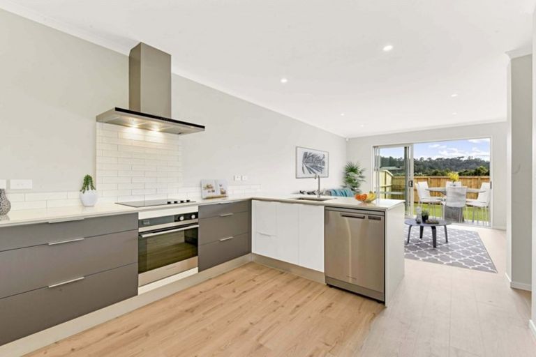 Photo of property in 48 William Wallbank Crescent, Swanson, Auckland, 0614