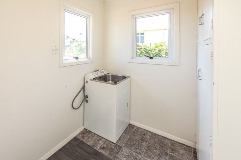 Photo of property in 5 Short Street, Castlecliff, Whanganui, 4501