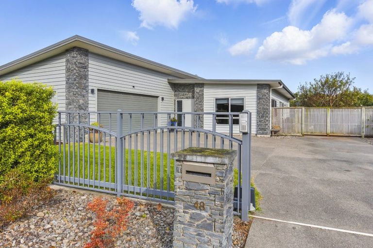 Photo of property in 48 Kotuku Drive, Paraparaumu Beach, Paraparaumu, 5032