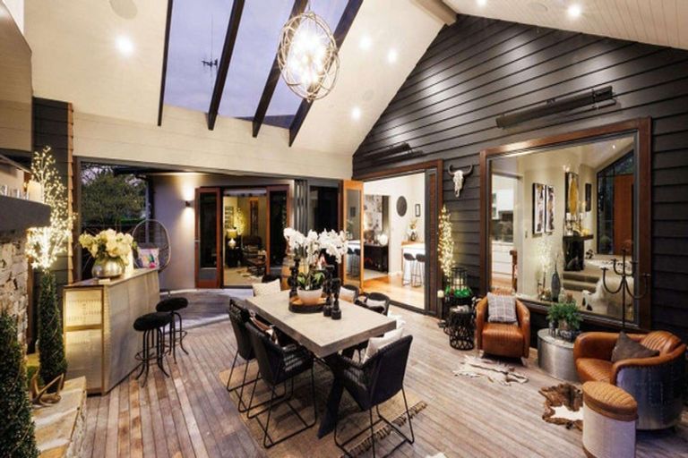 Photo of property in 7 Titirangi Drive, Fitzherbert, Palmerston North, 4471