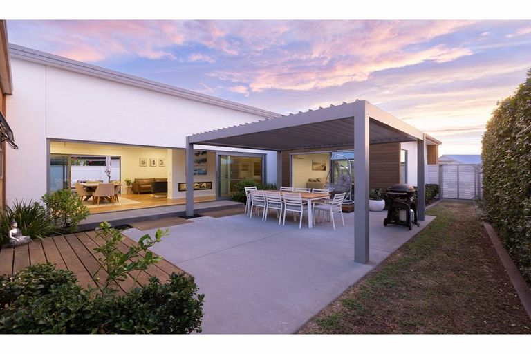 Photo of property in 19 Awatira Drive, Papamoa Beach, Papamoa, 3118