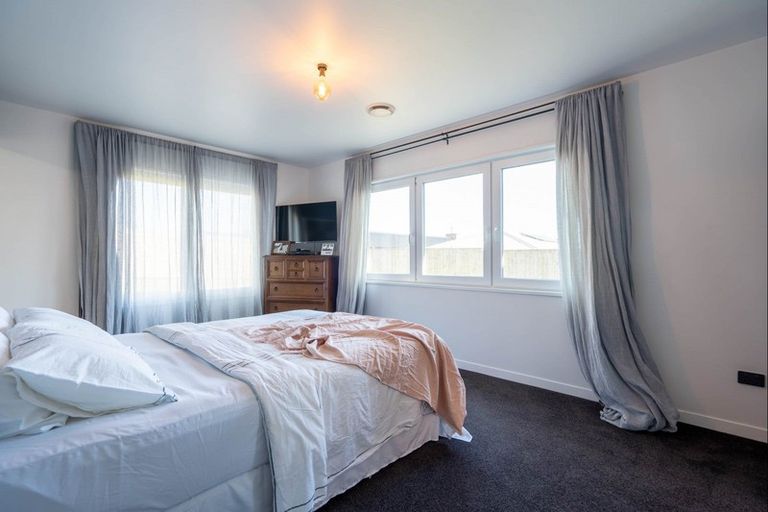 Photo of property in 12 Mahia Lane, Waikanae, 5036