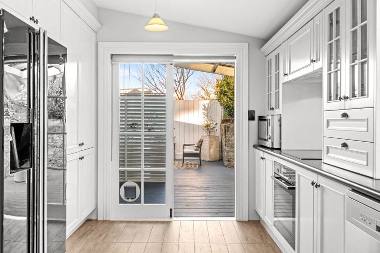 Photo of property in 32 Milton Road, Bluff Hill, Napier, 4110