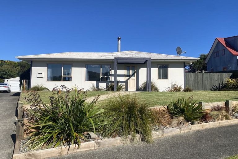 Photo of property in 32 Campion Road, Waikanae Beach, Waikanae, 5036