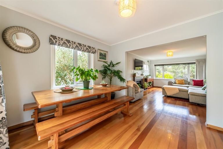 Photo of property in 76 Redwood Avenue, Tawa, Wellington, 5028