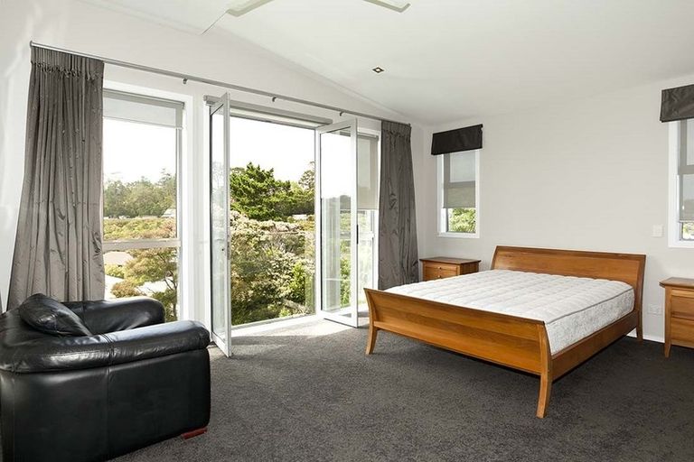 Photo of property in 7b Olwyn Place, Greenhithe, Auckland, 0632