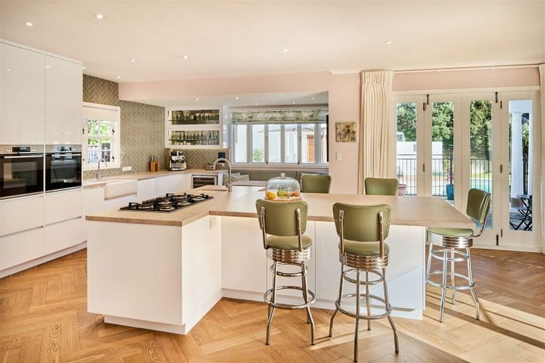 Photo of property in 25 Cheviot Road, Lowry Bay, Lower Hutt, 5013