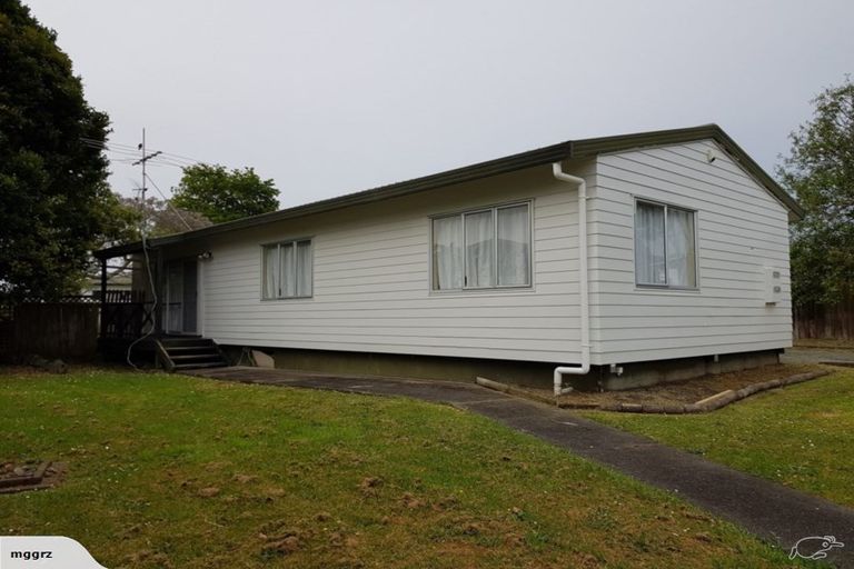 Photo of property in 32 Heathdale Crescent, Papakura, 2110