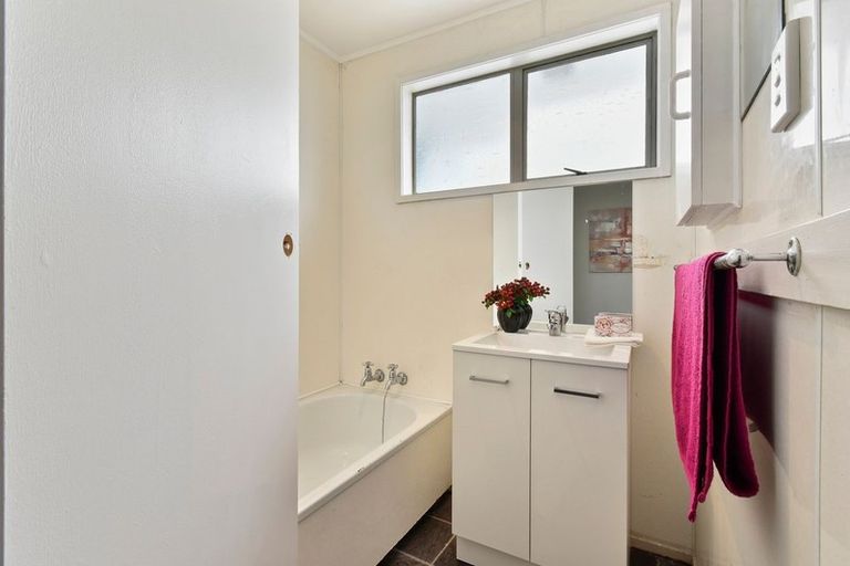 Photo of property in 20 Rountree Place, Conifer Grove, Takanini, 2112