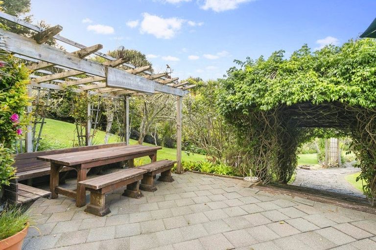 Photo of property in 161 Shaw Road, Oratia, Auckland, 0604