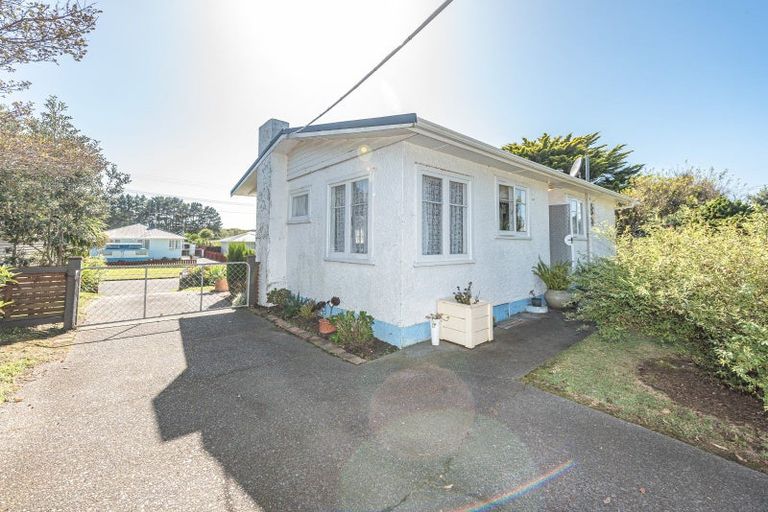 Photo of property in 9 Lee Street, Castlecliff, Whanganui, 4501