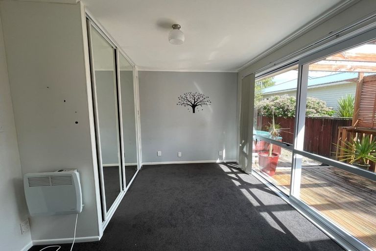 Photo of property in 90 Cliff View Drive, Green Bay, Auckland, 0604