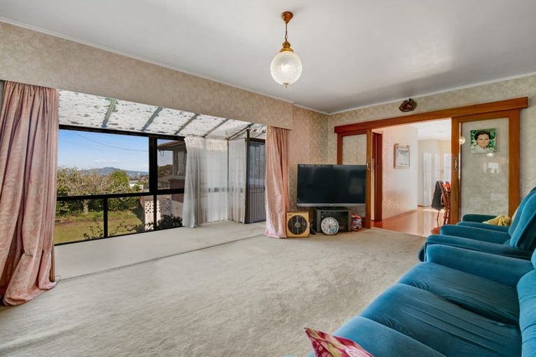 Photo of property in 38 Sunset Road, Unsworth Heights, Auckland, 0632