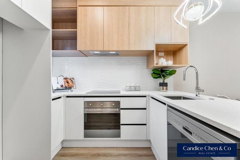 Photo of property in 19 Don Oliver Lane, Glen Eden, 0602