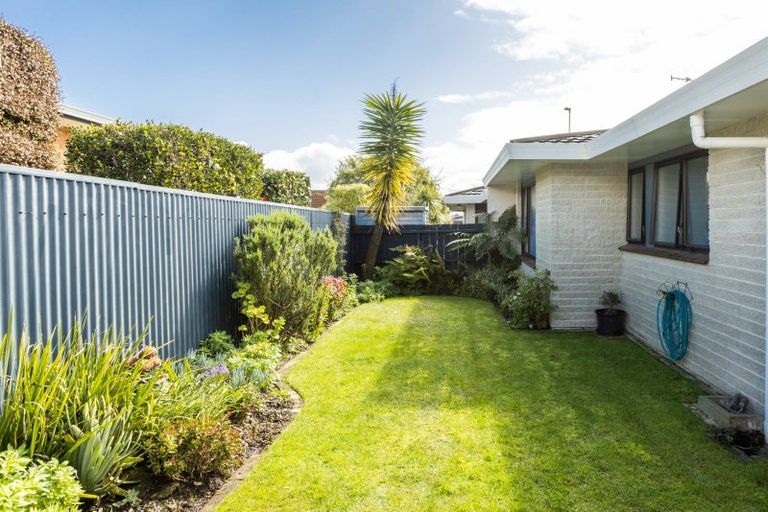 Photo of property in 1/53 Te Mata Road, Havelock North, 4130