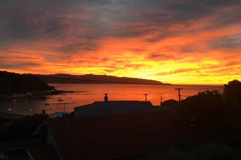 Photo of property in 30 Milne Terrace, Island Bay, Wellington, 6023