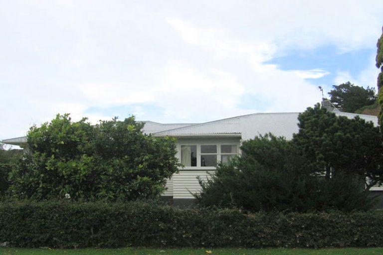 Photo of property in 2 Mclellan Street, Tawa, Wellington, 5028