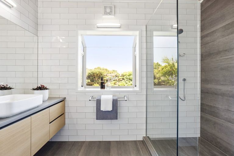 Photo of property in 4 Gladys Avenue, Glenfield, Auckland, 0629