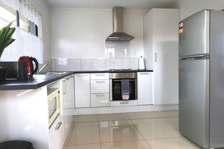 Photo of property in 34 Horlicks Place, Randwick Park, Auckland, 2105