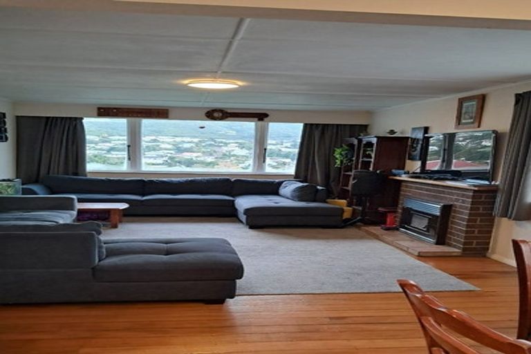 Photo of property in 29 Taylor Terrace, Tawa, Wellington, 5028