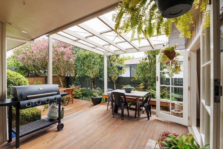 Photo of property in 121 Ruamahanga Crescent, Terrace End, Palmerston North, 4410