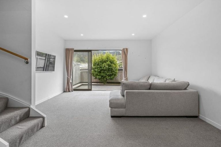 Photo of property in 2/7 Handyside Street, Tawa, Wellington, 5028