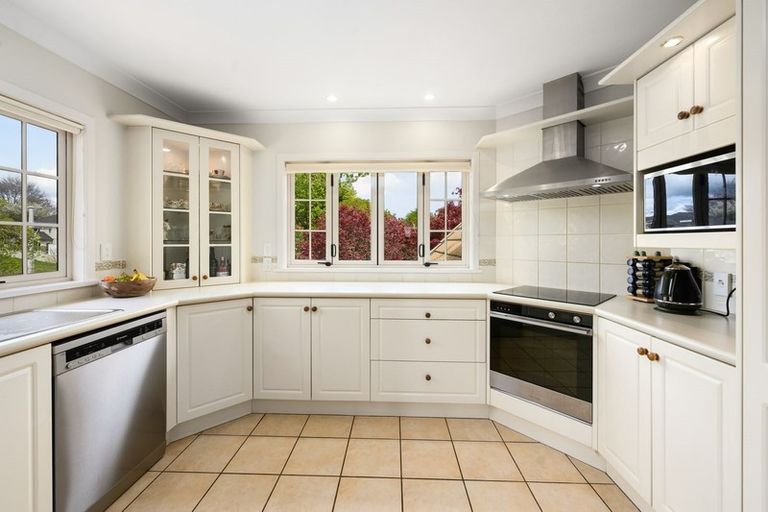 Photo of property in 6 Tupara Crescent, Kawaha Point, Rotorua, 3010