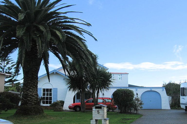 Photo of property in 5 Tudor Court, Paraparaumu Beach, Paraparaumu, 5032