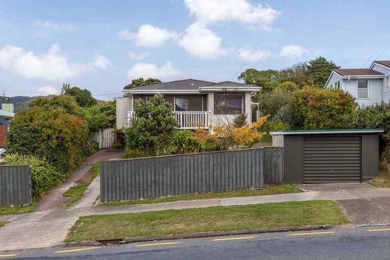 Photo of property in 124 Te Pene Avenue, Titahi Bay, Porirua, 5022