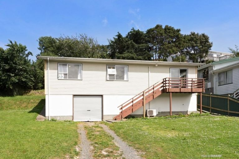 Photo of property in 11 Bexley Grove, Wainuiomata, Lower Hutt, 5014