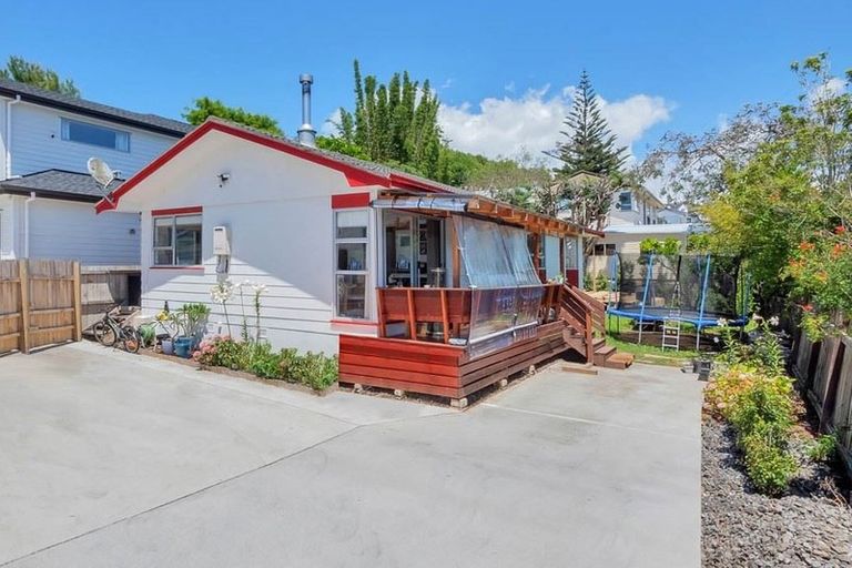 Photo of property in 58 Awaruku Road, Torbay, Auckland, 0630