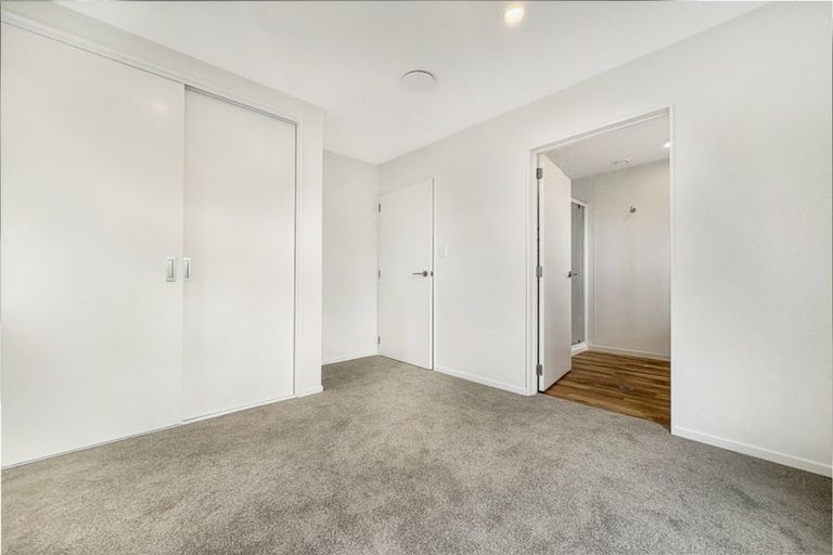 Photo of property in 19d Pavola Grove, Glenfield, Auckland, 0629