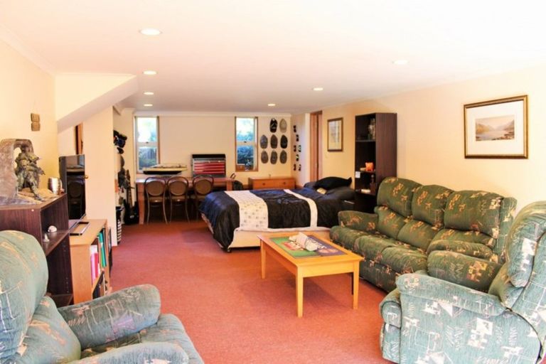 Photo of property in 6 Pop Andrew Drive, Te Anau, 9600