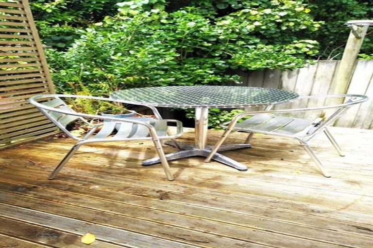 Photo of property in 17 Poplar Grove, Thorndon, Wellington, 6011