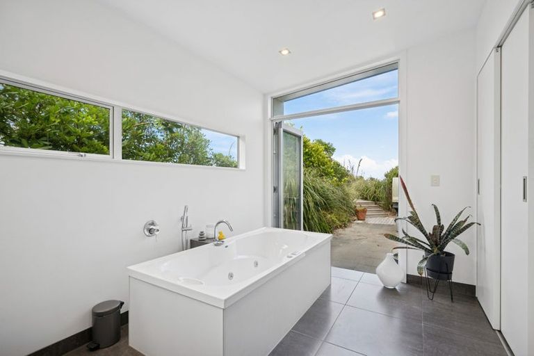 Photo of property in 14 Beachview Grove, Peka Peka, Waikanae, 5391